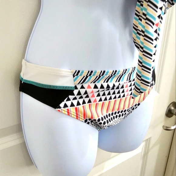 Tribal Print ✦ Two-Way Front Tie Bikini Set ✦ Geometric Stripe + Padded Wireless - Picture 6 of 16
